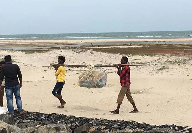rameshwaram sea  Beedi leaves srilanka smuggling chance 
